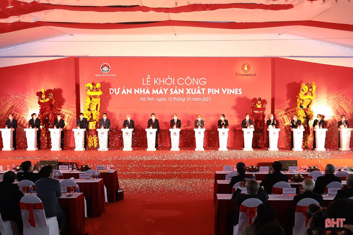 Chủ tịch nước nhấn nút khởi công Nhà máy Sản xuất Pin VinES tại KKT Vũng Áng