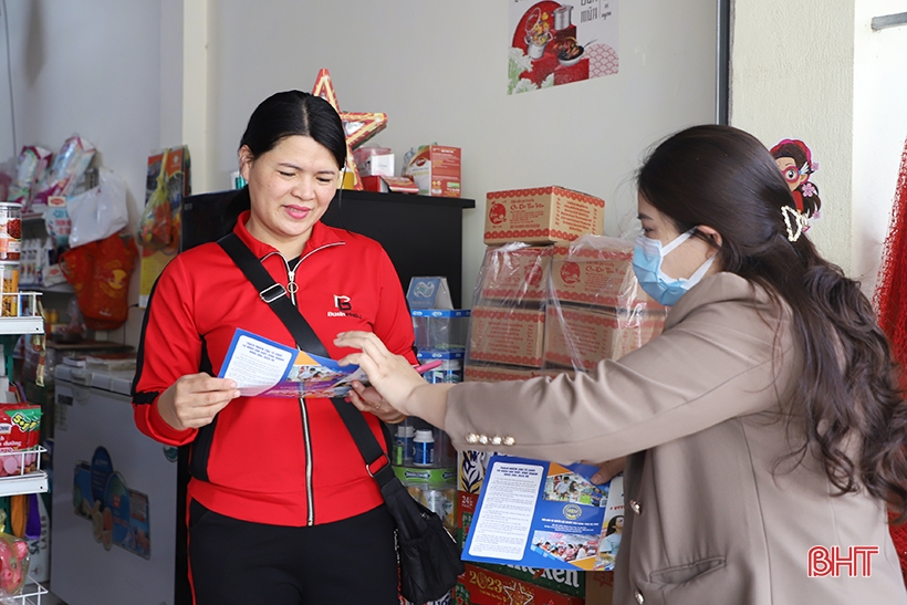 Phát 8.000 tờ rơi tuyên truyền bảo vệ quyền lợi người tiêu dùng tại Nghi Xuân